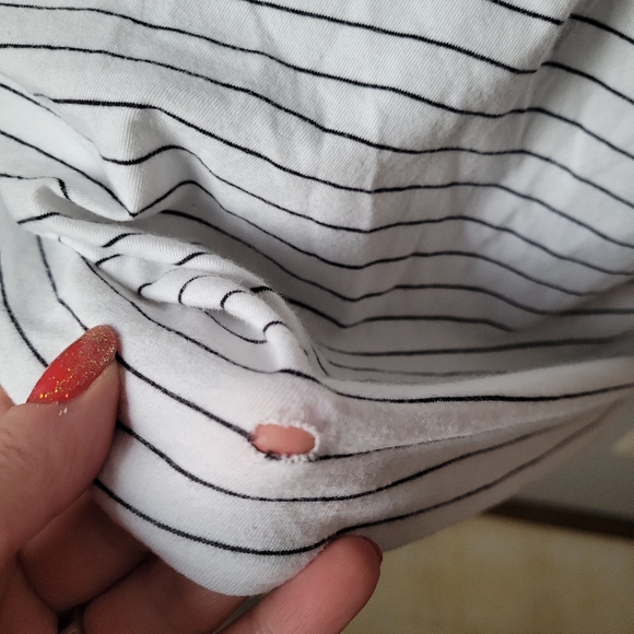 Stripe teeshirt with pixel heart embroidery - Picture 5 of 9